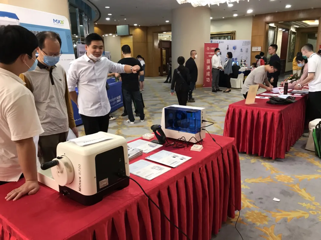 病理专家莅临千亿国际展台1