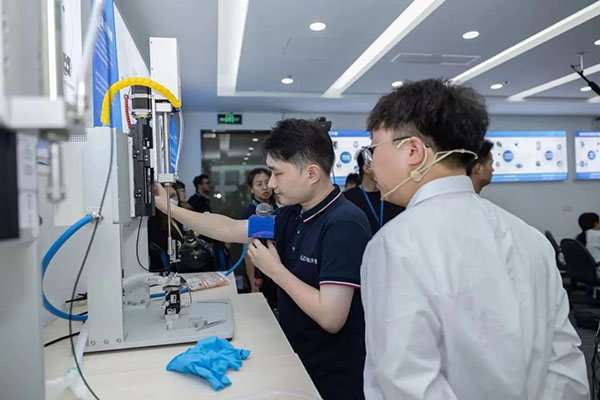 千亿国际动物手术与造模方案负责人打击器实操演示